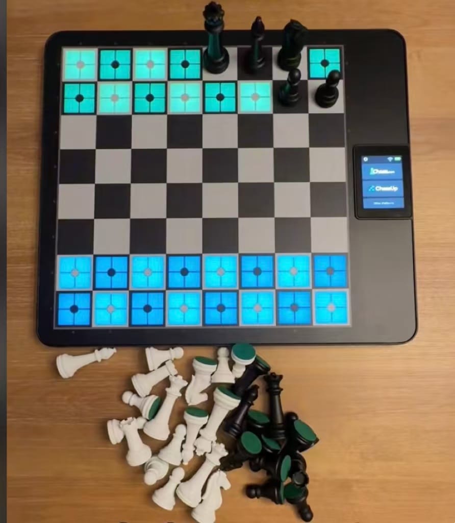 2.8-inch LCD touch screen